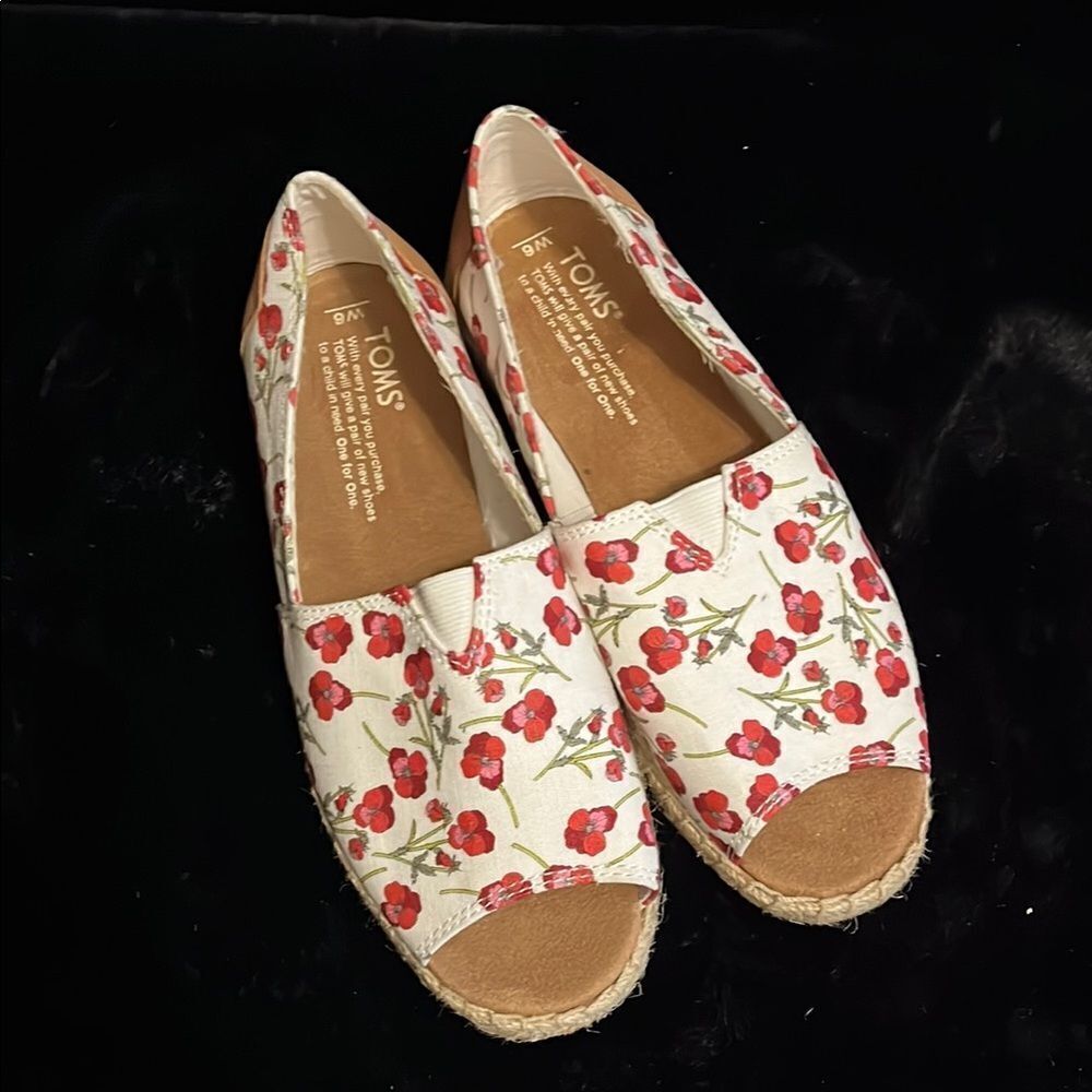 TOMS Women's Floral Espadrille Shoes - Red and Cream